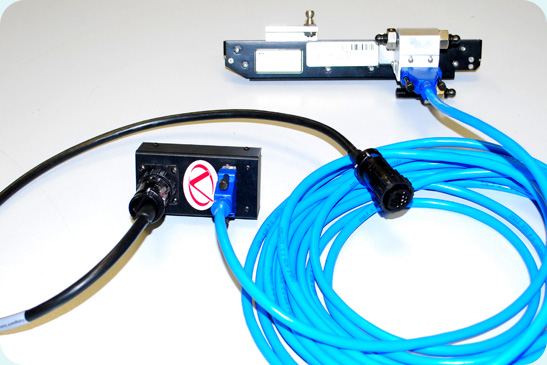 doble_transducer_adapter_connected_to_linear_transducer